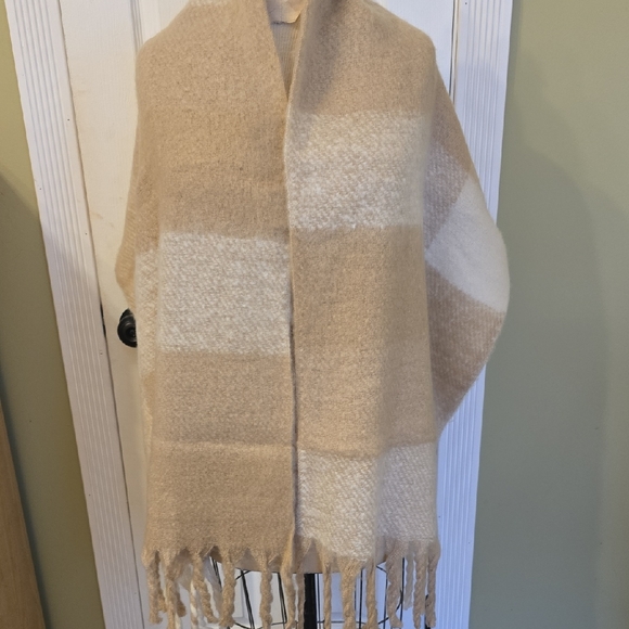 Steve Madden Accessories - Steve Madden Tan & Off White  Scarf/Wrap Super Soft 70 X 20in NWT
